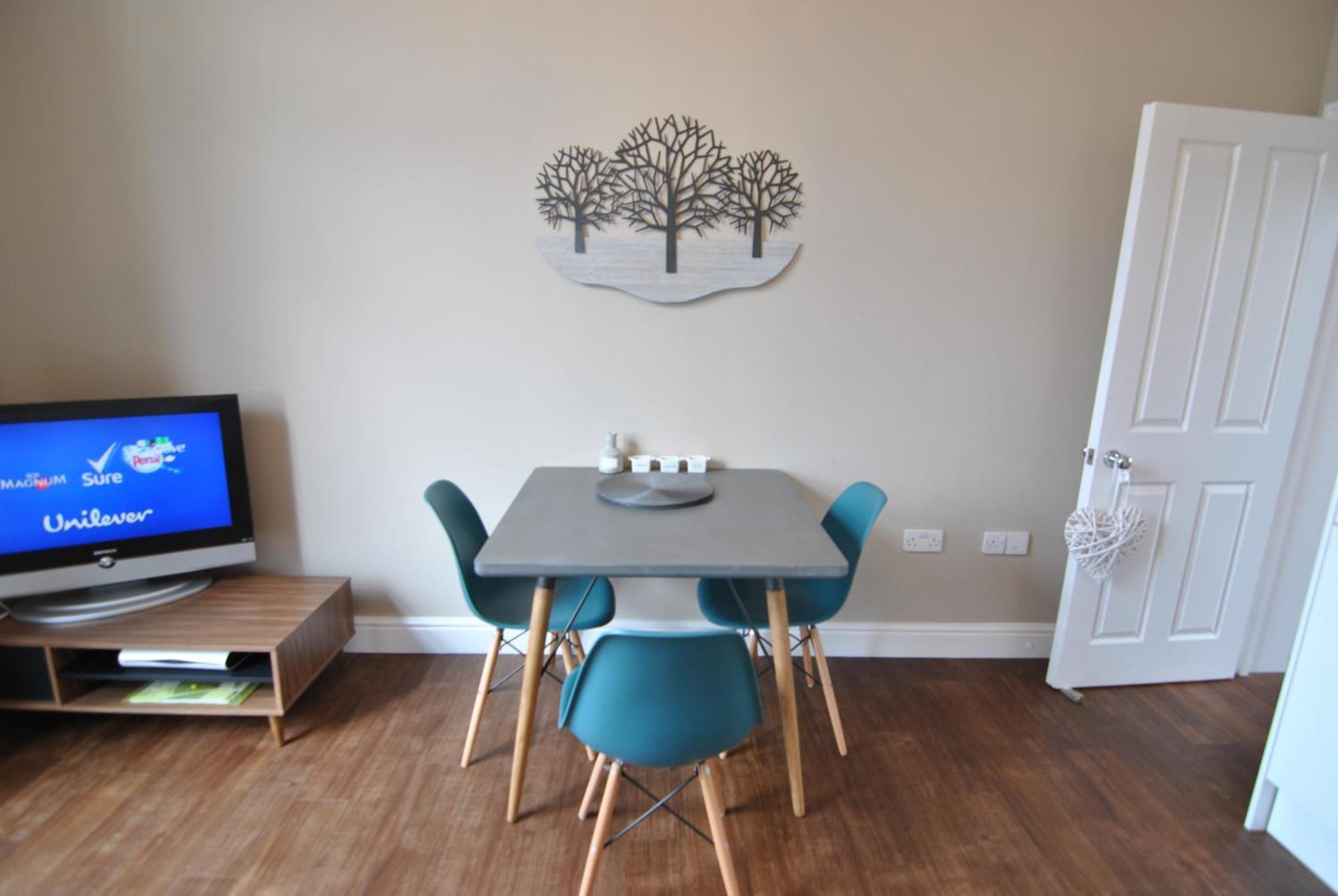Lord Raglan House Apartments 2Br With Parking Γουίνσδορ Εξωτερικό φωτογραφία