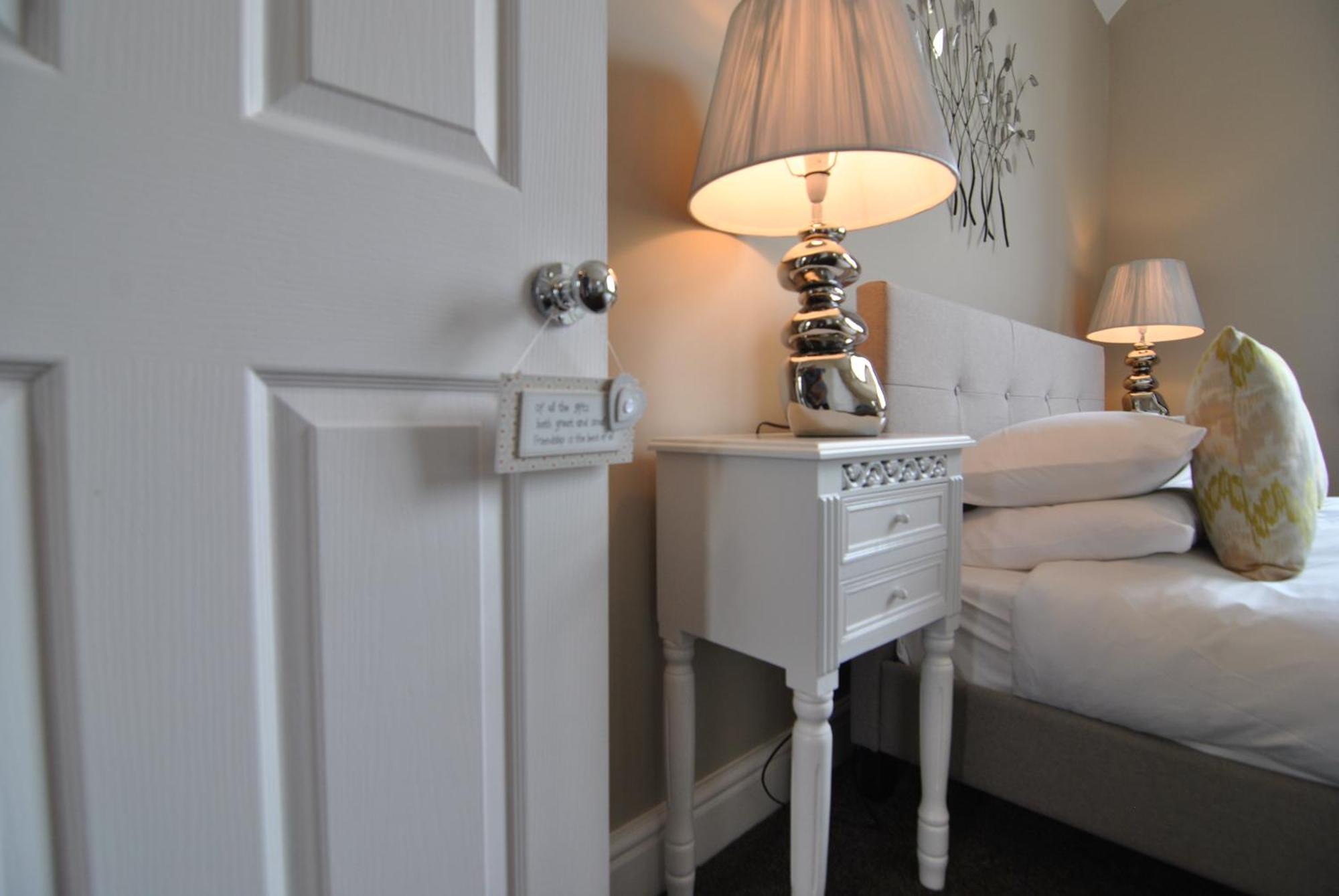 Lord Raglan House Apartments 2Br With Parking Γουίνσδορ Εξωτερικό φωτογραφία