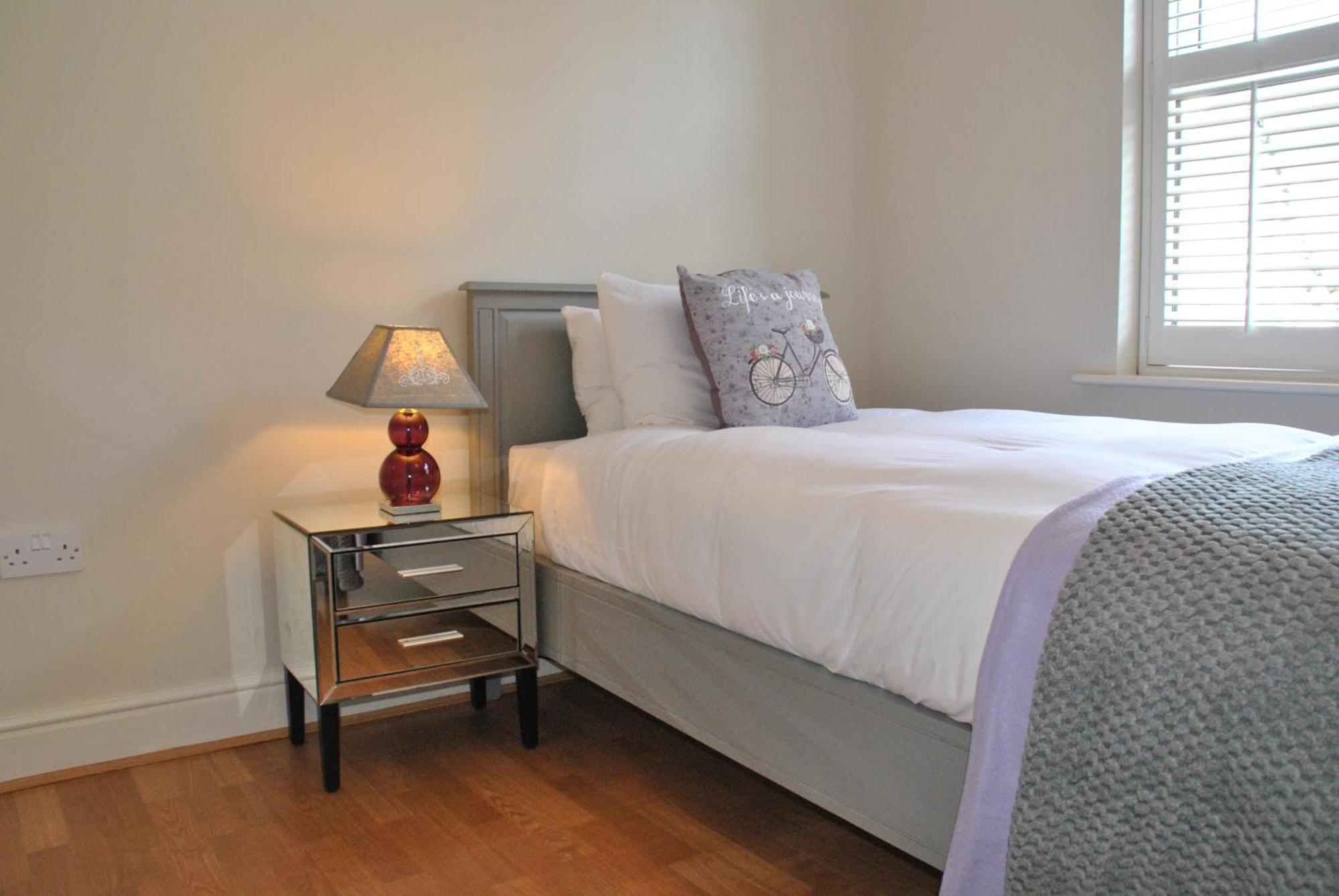 Lord Raglan House Apartments 2Br With Parking Γουίνσδορ Εξωτερικό φωτογραφία